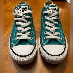 Teal low top converse women’s size 7